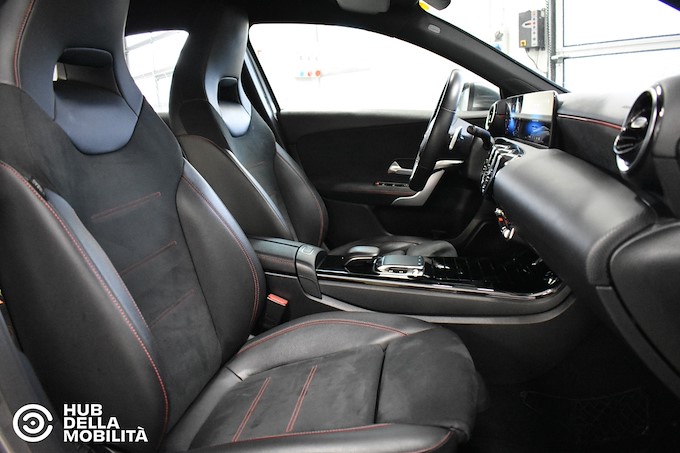 MERCEDES-BENZ A 180 d Automatic Premium